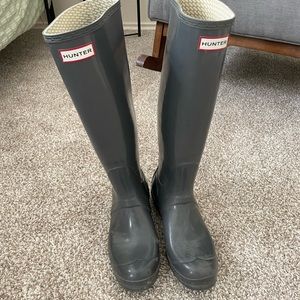 Size 8 Hunter rain boots